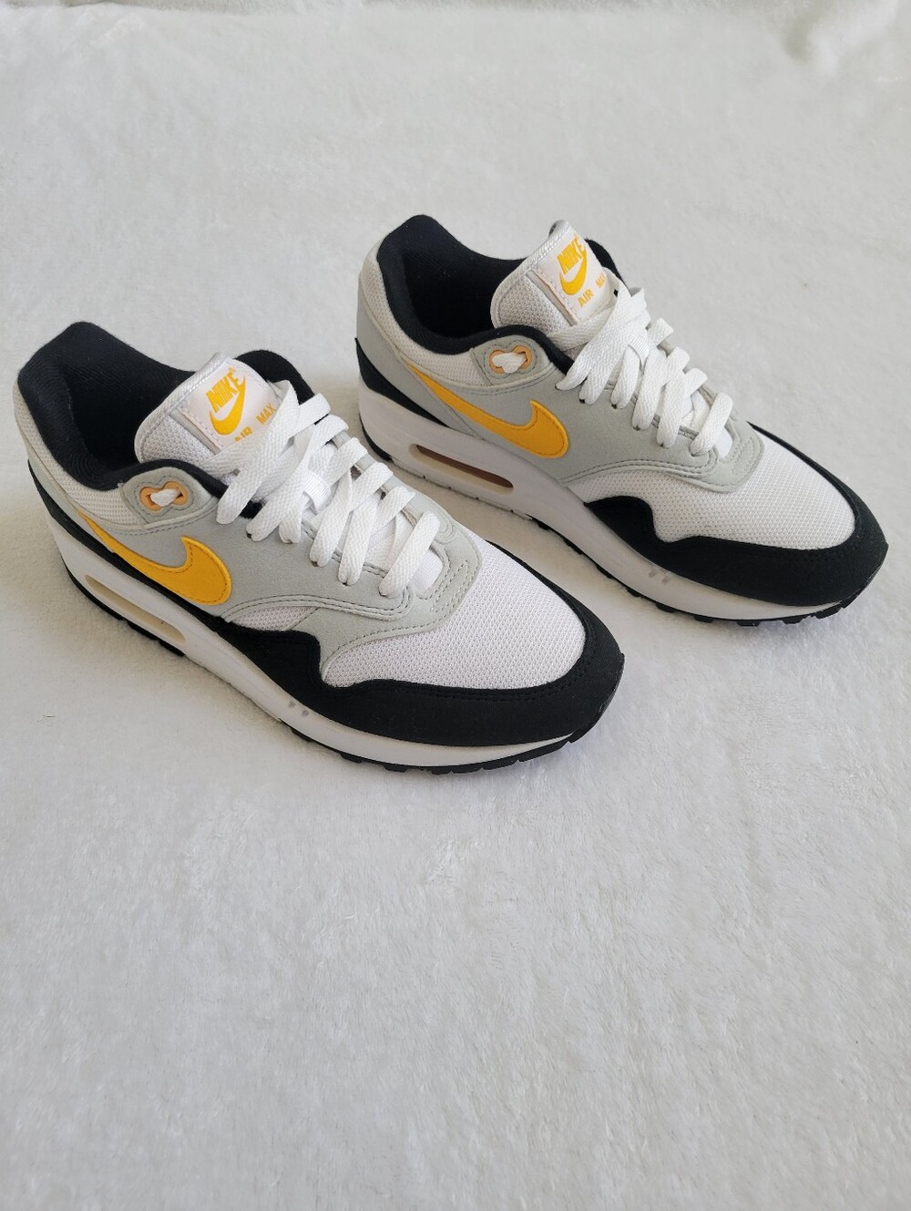 Nike Air Max 1 Sneaker University Gold‎ White Black Trainer Men Size 6.5 - Picture 2 of 9